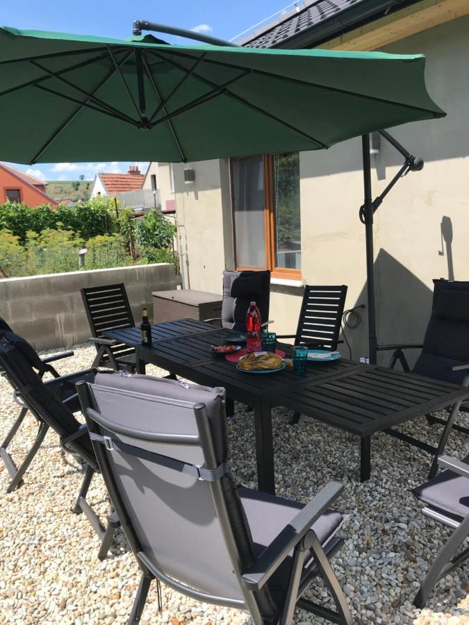 Prazdninovy Dum Na Palave S Vinnym Sklepem Milovice  Exterior foto