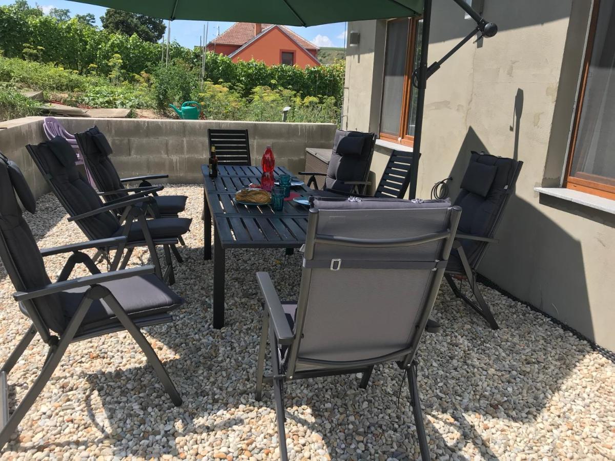Prazdninovy Dum Na Palave S Vinnym Sklepem Milovice  Exterior foto